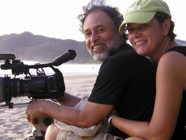 Con el camarógrafo y director de fotografía Frank Pineda en la filmación de La Yuma. (Foto de Julio Molina. Archivo de Camila Films).