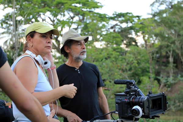 Con Frank Pineda en la filmación de La pantalla desnuda. (Foto de Isabel Medel. Archivo de Camila Films).