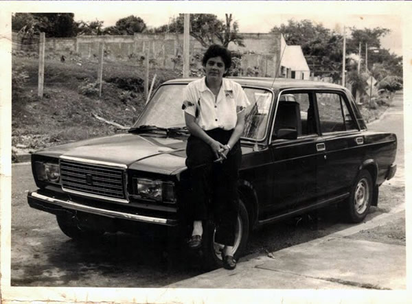 En las inmediaciones de Incine en 1984. (Álbum personal de Kathy Sevilla).