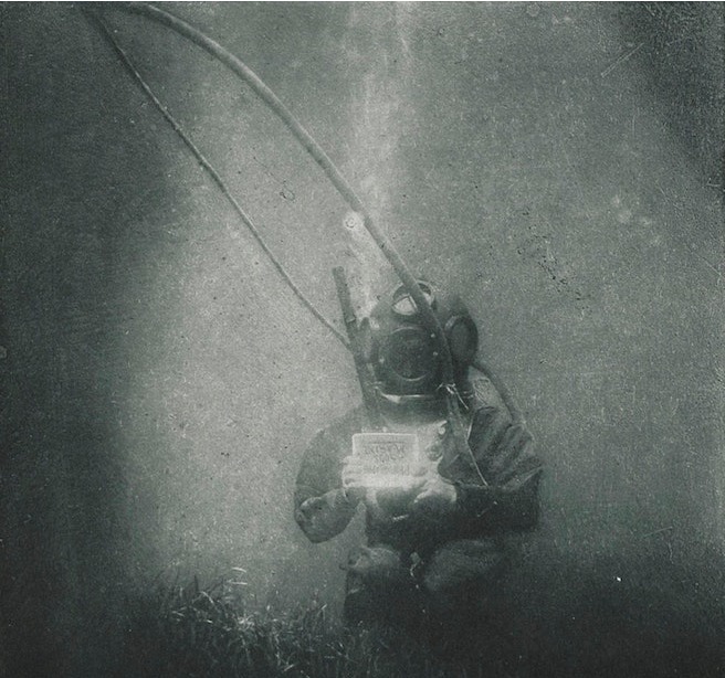 Portrait Instantané d’un Scaphandrier, an underwater photograph by Louis Boutan, 1899 —