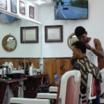 Interior de una barbería en República Dominicana | Fotografía por Maurice Sánchez