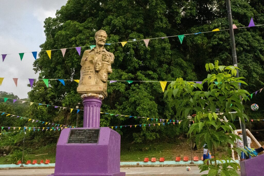 Estatua de Ismael Maelo con sus amigos, en el Parque Central. / Fotografía por Esmeralda González Aguirre Estatua de Ismael Maelo con sus amigos, en el Parque Central. / Fotografía por Esmeralda González Aguirre